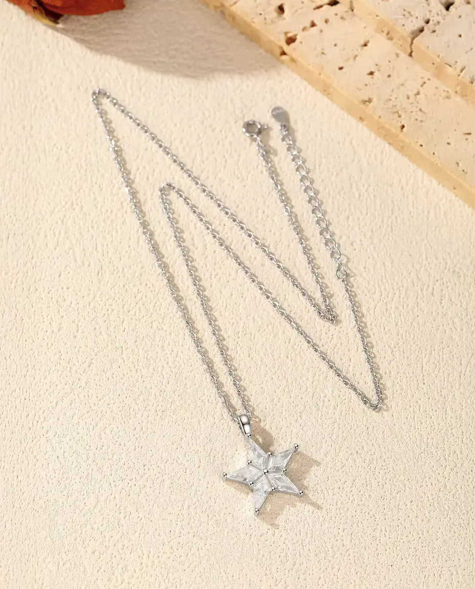 Sterketting met Zirkonia - ster van vijf stenen in vliegerslijpsel, 18 mm, ketting 40+5 cm, 925 zilver