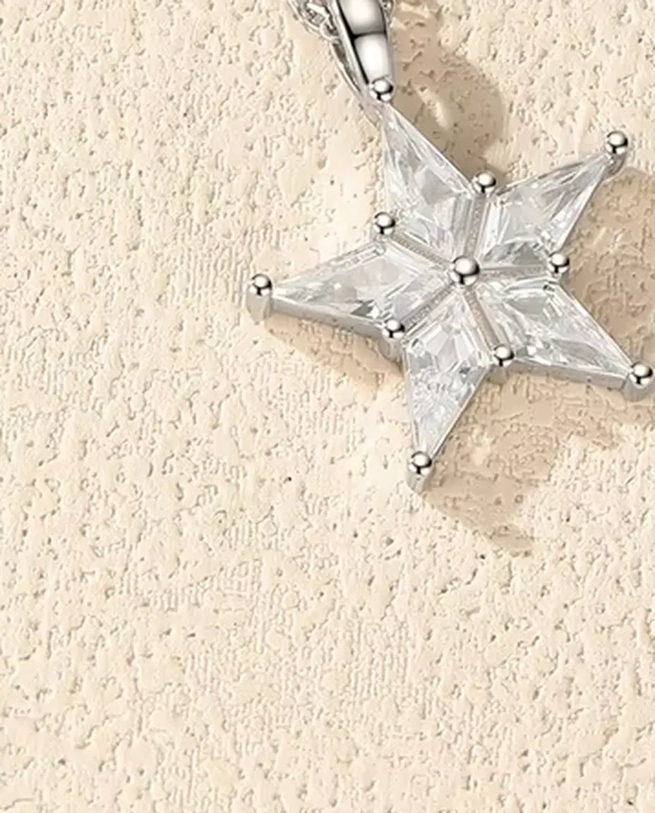 Sterketting met Zirkonia - ster van vijf stenen in vliegerslijpsel, 18 mm, ketting 40+5 cm, 925 zilver