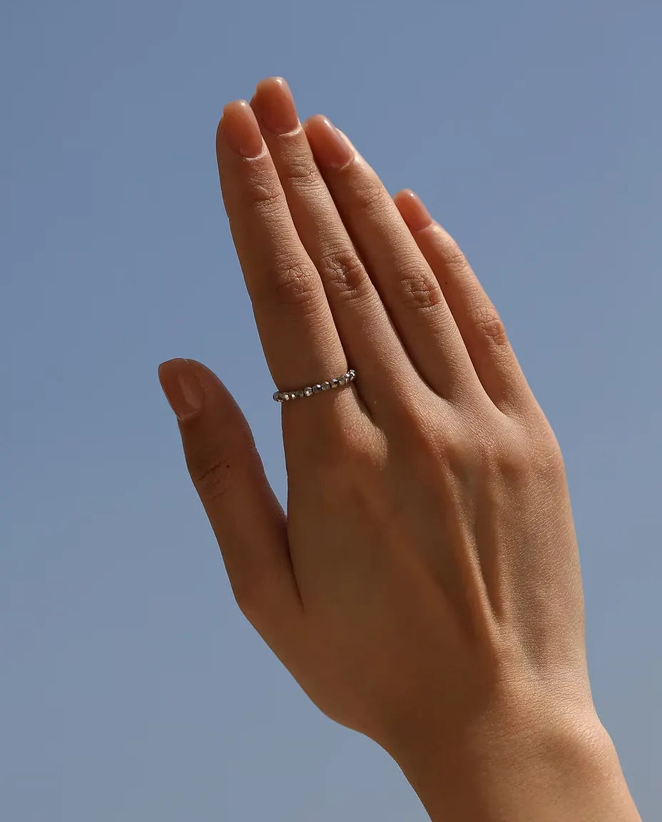 Verstelbare Ring met Geslepen Bolletjes - band van 2,5 mm bolletjes, maat US 6 tot 9, 925 sterling zilver