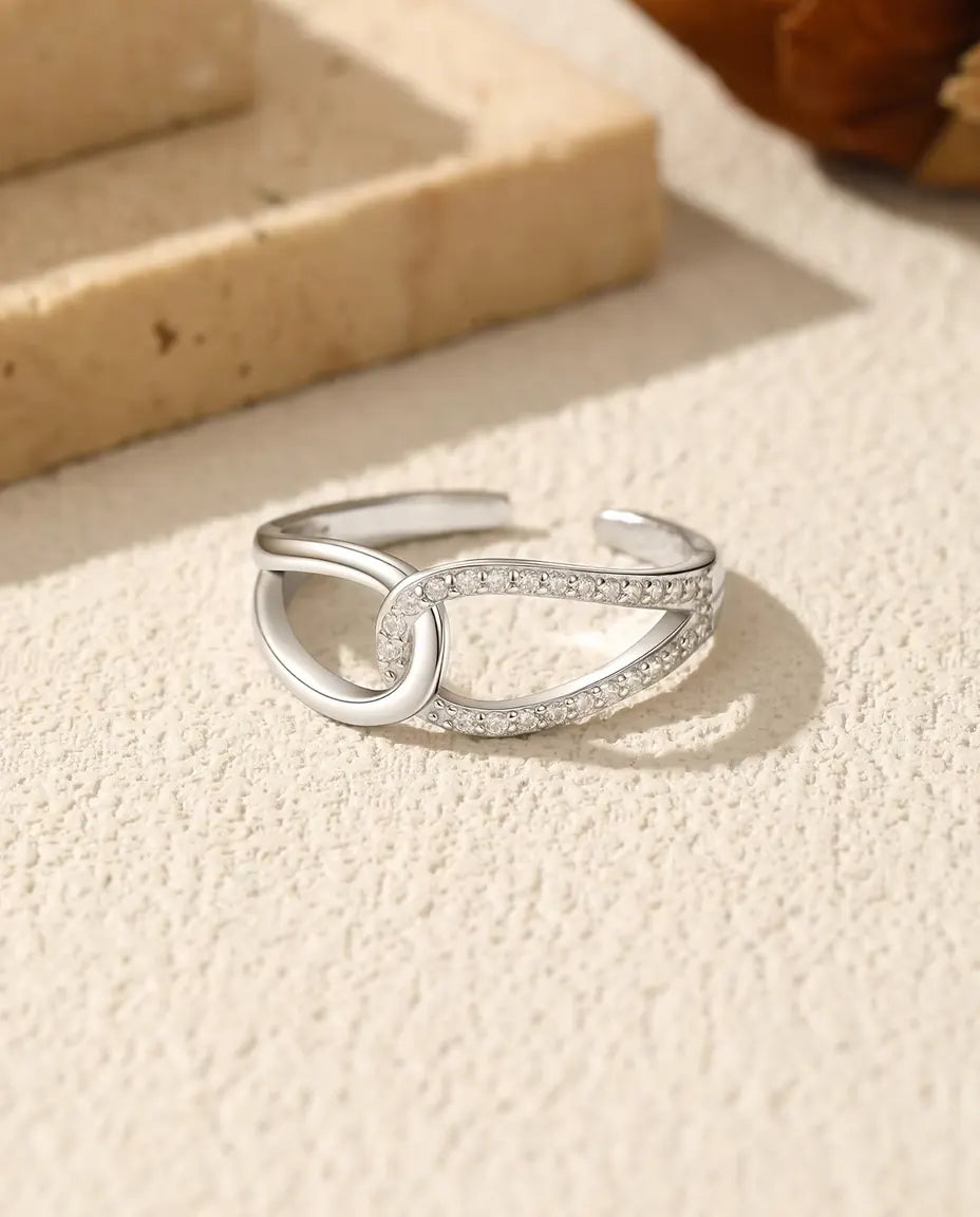 Verstrengelde lussen ring - pavélus en gepolijste lus verbonden op open band, 925 zilver, verstelbaar US 6-9