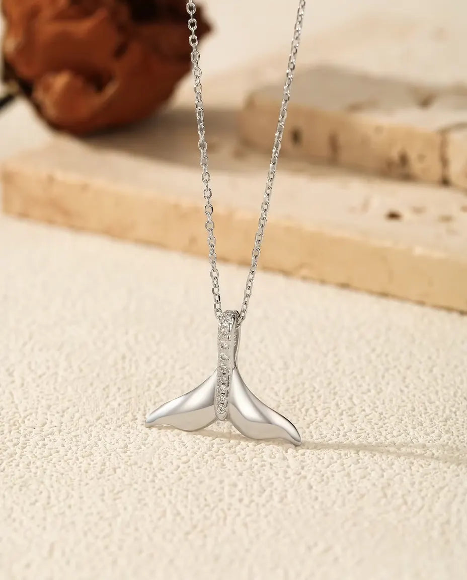 Walvisstaart Ketting - gepolijste zilveren staart met pavé oogje, ketting 40+5 cm, 925 sterling zilver