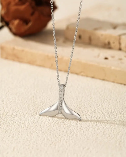 Walvisstaart Ketting - gepolijste zilveren staart met pavé oogje, ketting 40+5 cm, 925 sterling zilver